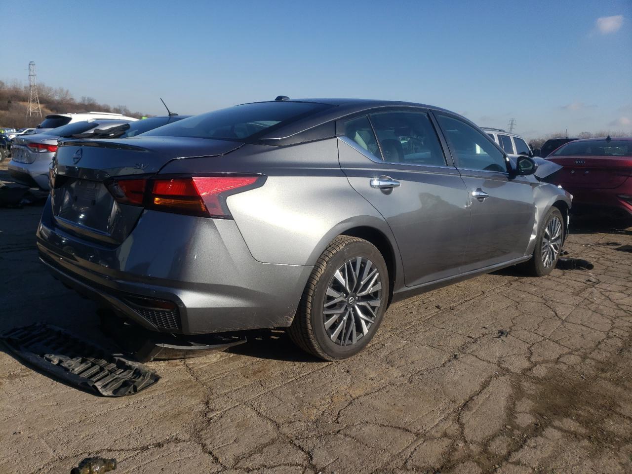 2023 Nissan Altima - Image 3