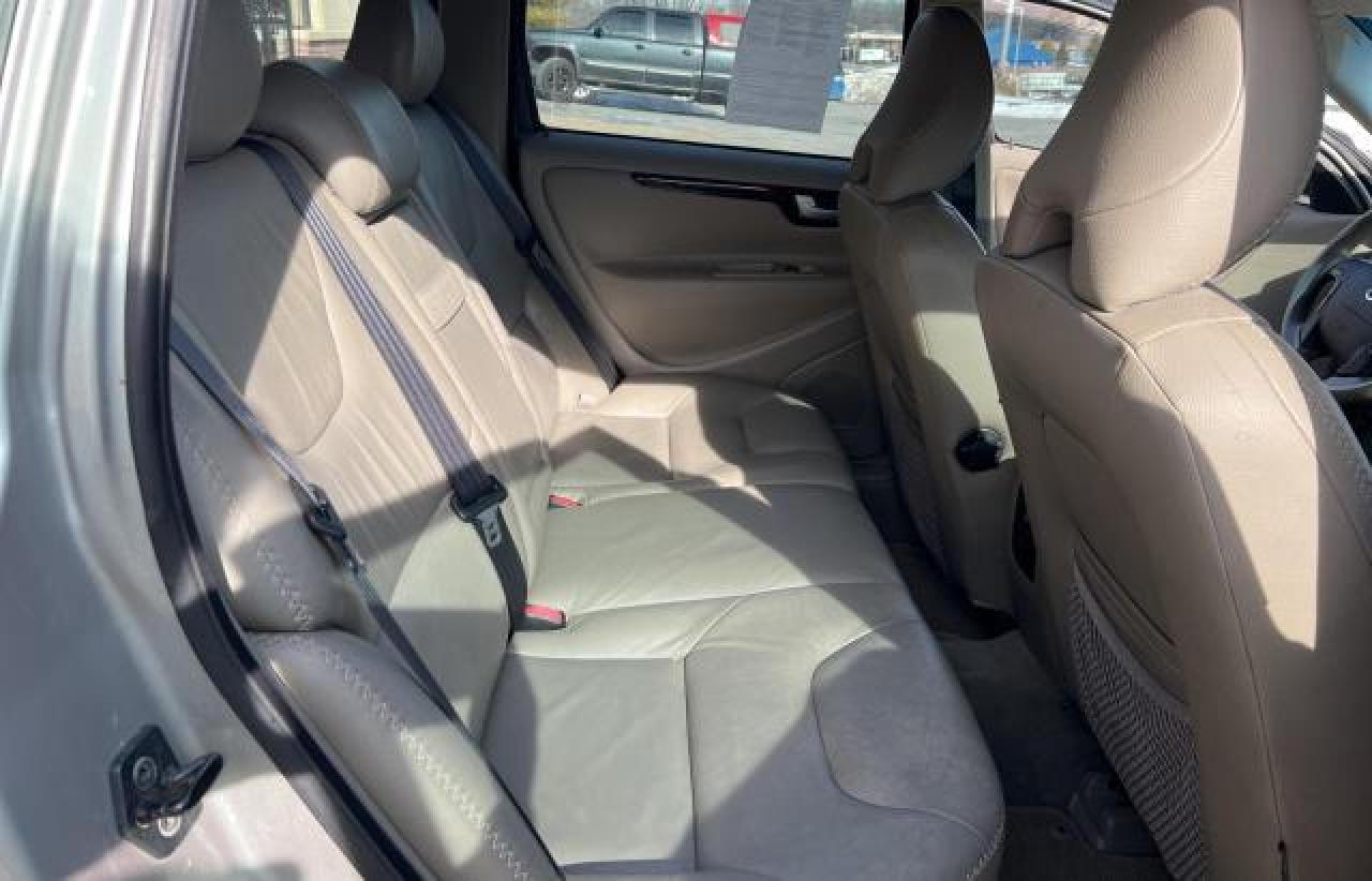 2005 VOLVO XC70 SILVER - Image 6