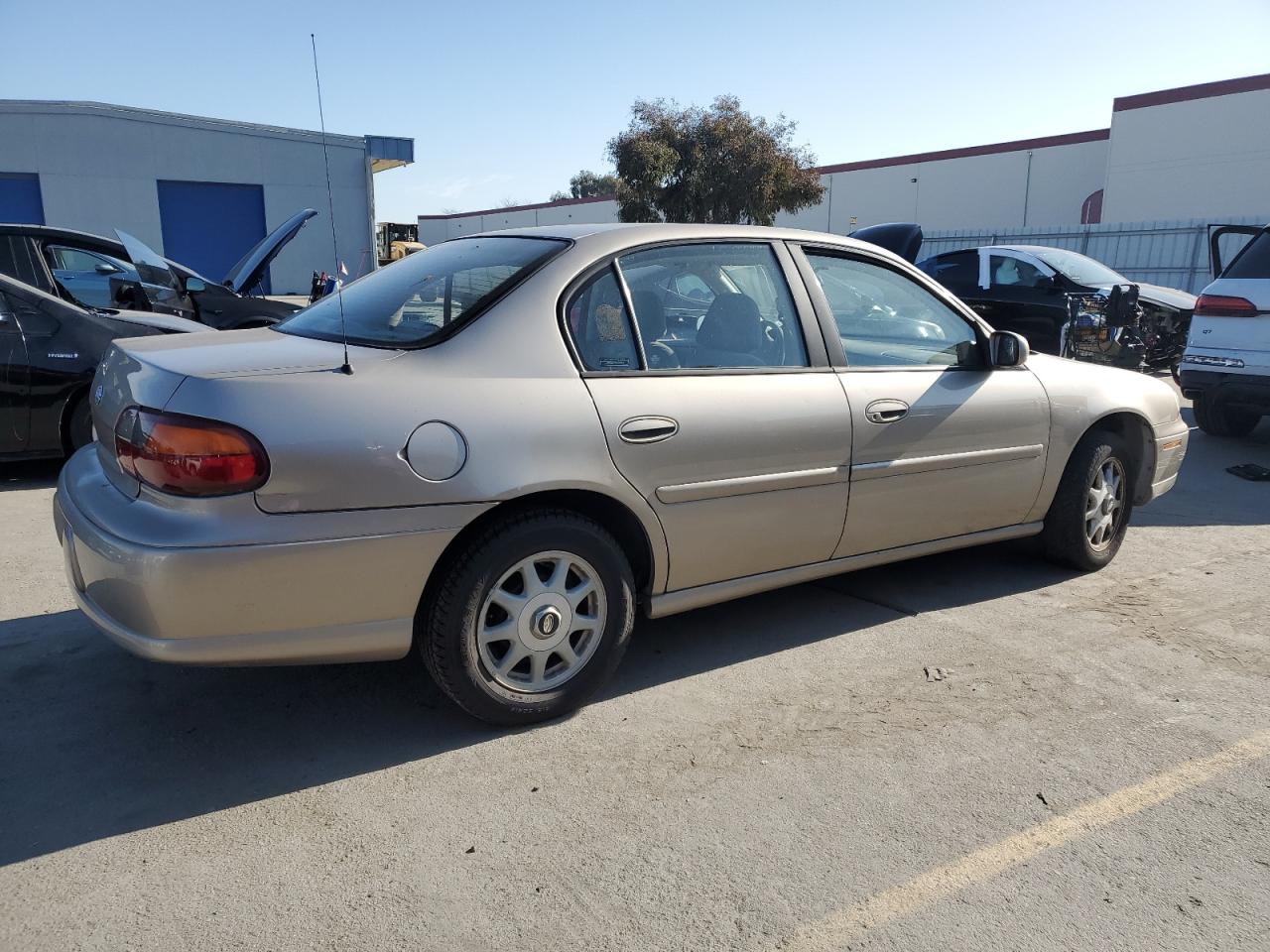1997 CHEVROLET MALIBU - Image 3