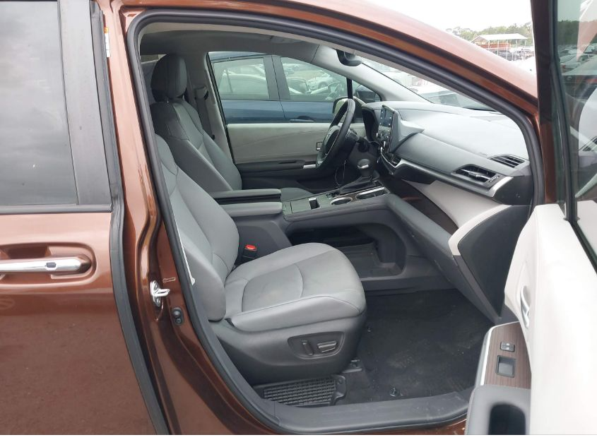2022 Toyota Sienna - Image 6