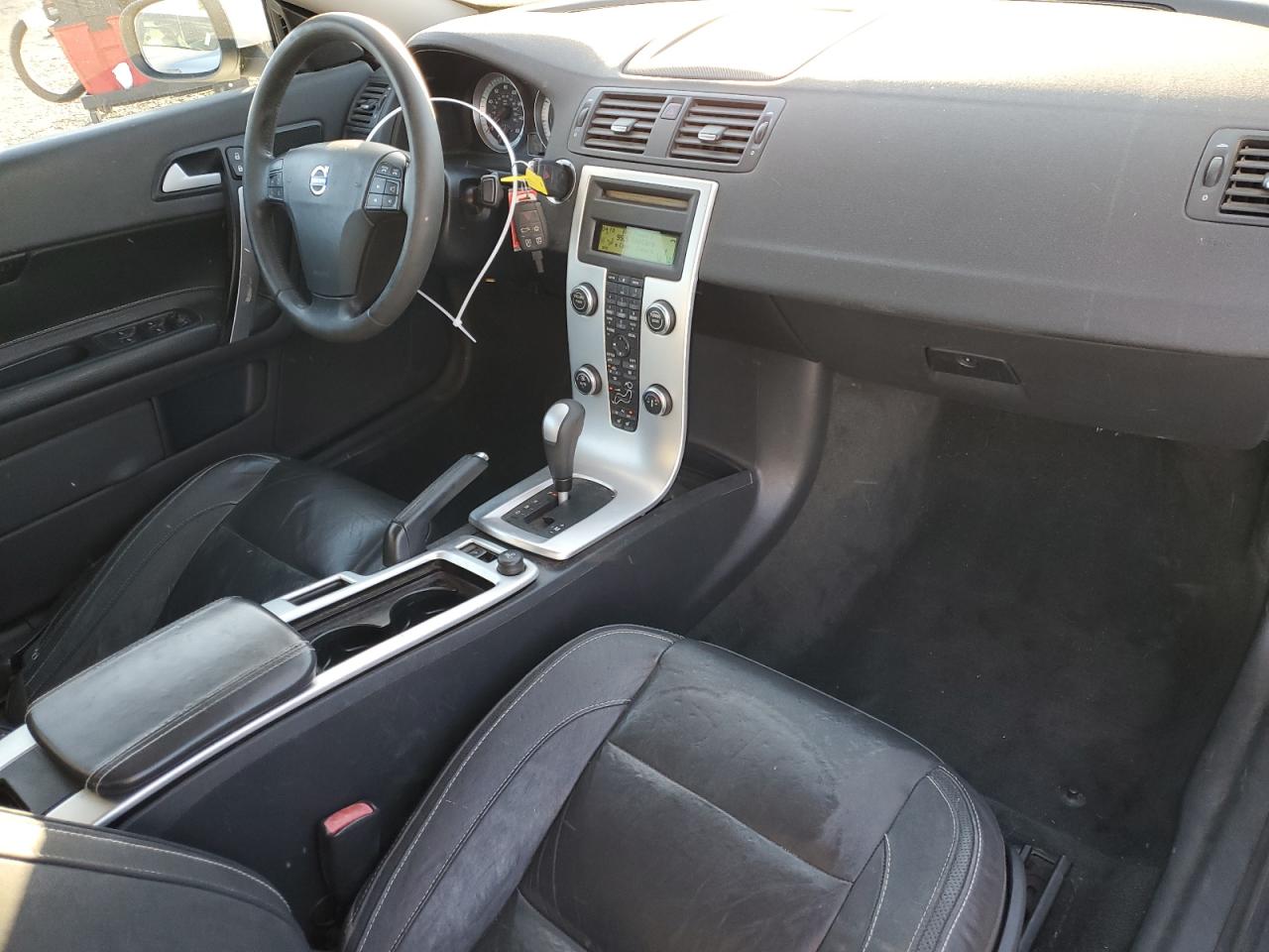 2011 VOLVO C70 - Image 8