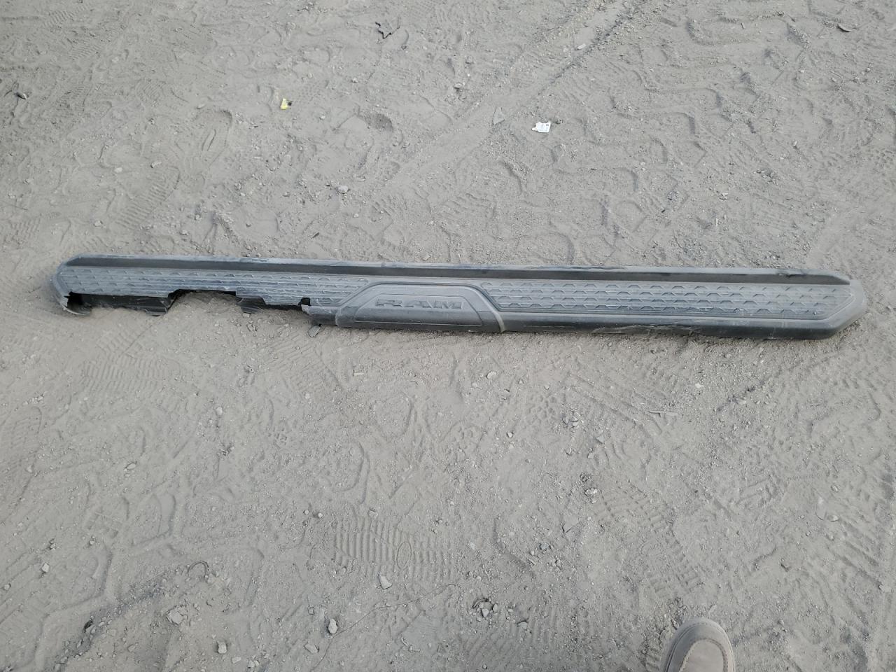 2021 RAM 1500 SILVER - Image 12