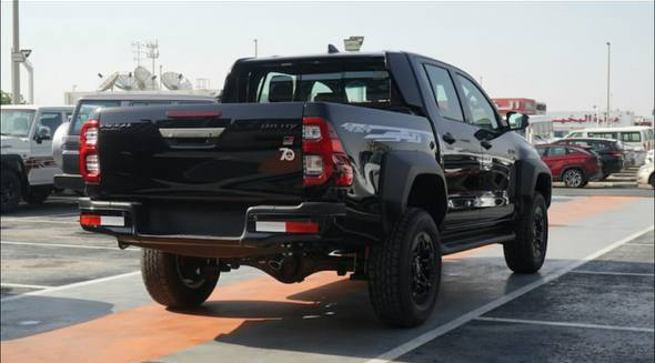 2025 Toyota Hilux - Image 5