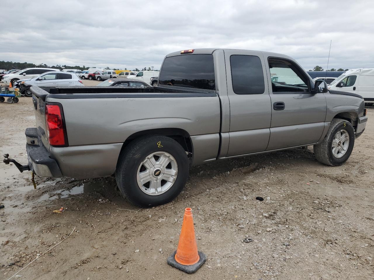 2006 CHEVROLET ALL Models TAN - Image 3