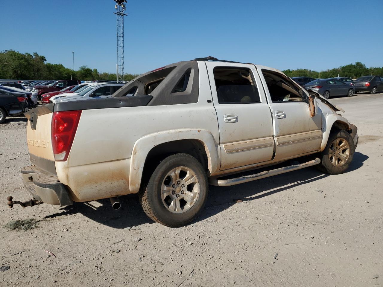 2005 CHEVROLET AVALANCHE WHITE - Image 3