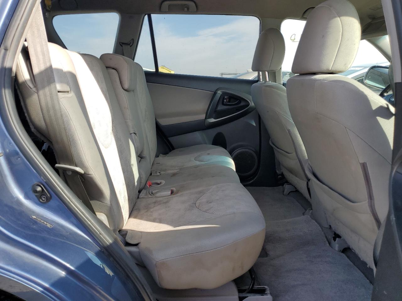 2011 Toyota RAV4 - Image 11