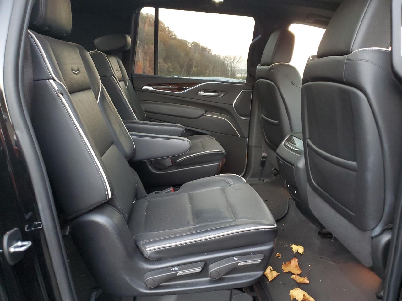 2022 CADILLAC ESCALADE - Image 11