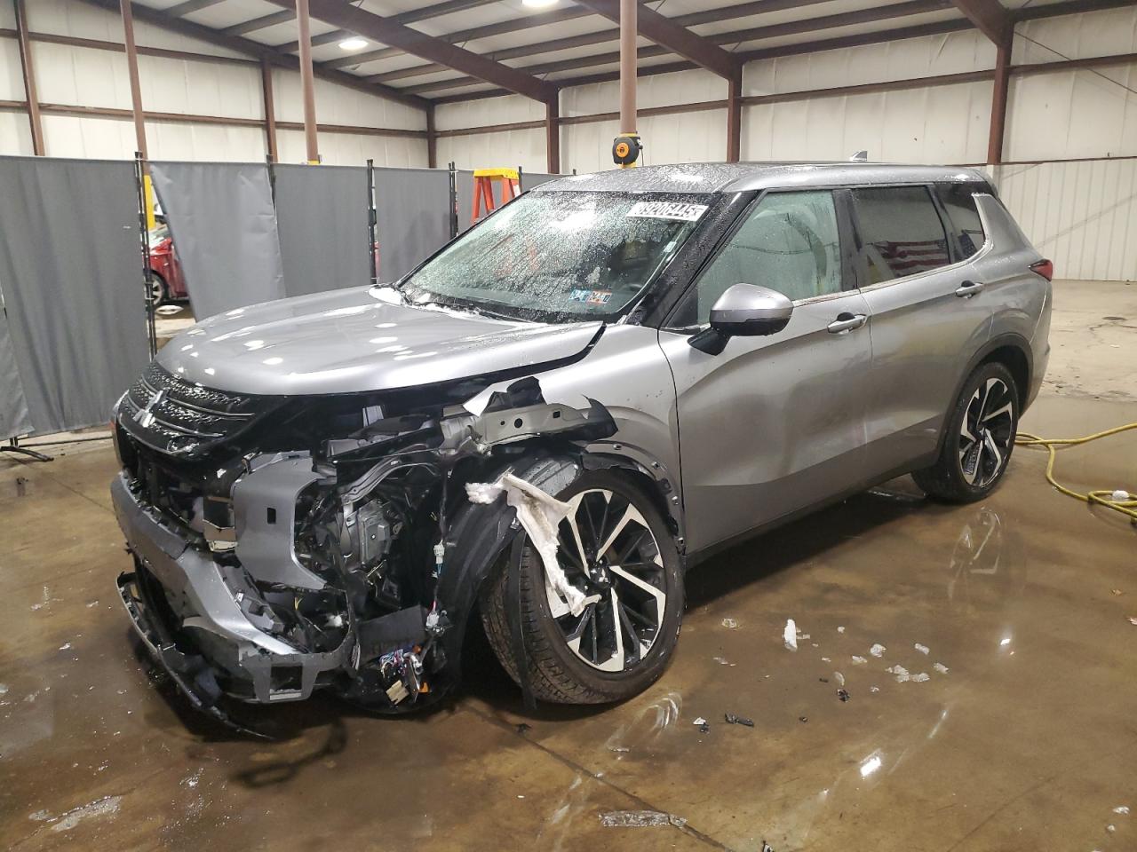MITSUBISHI OUTLANDER SILVER