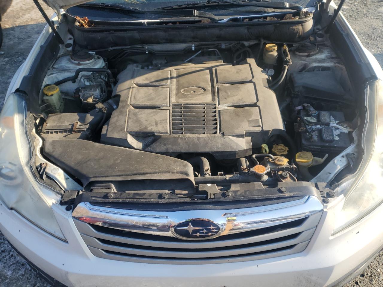 2011 SUBARU OUTBACK - Image 12