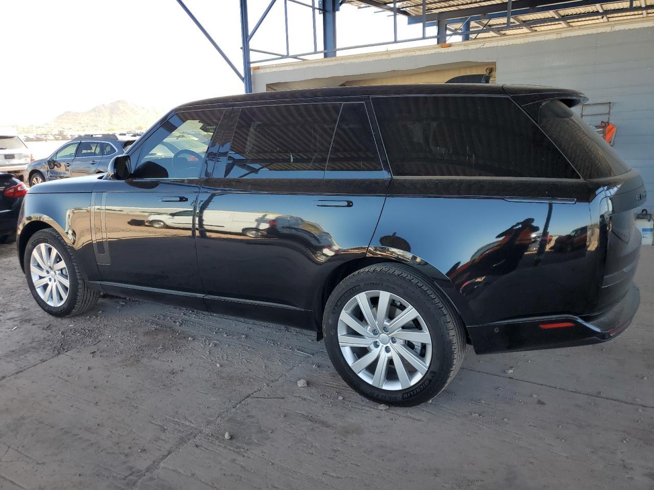 2025 Land Rover Range Rover Vogue - Image 4