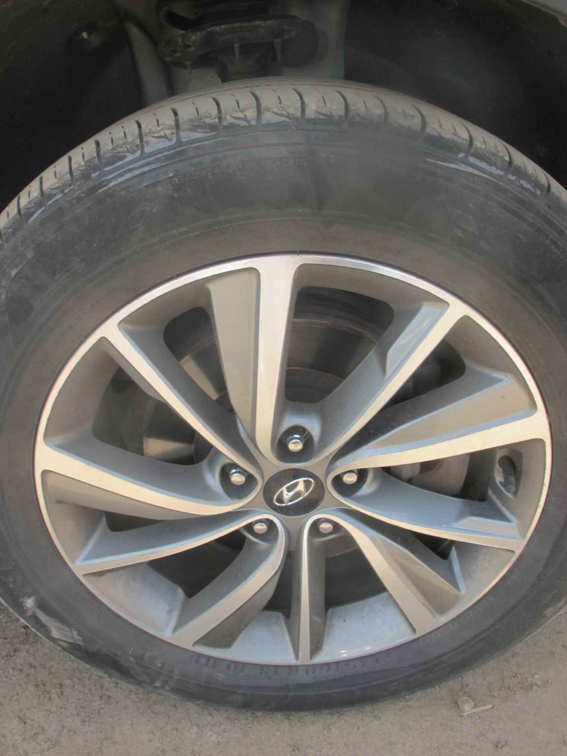 2019 Hyundai Santa Fe - Image 12