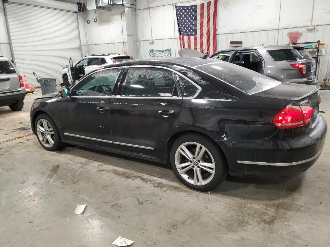 2014 Volkswagen Passat - Image 2