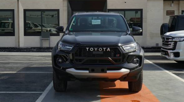 2025 Toyota Hilux - Image 6