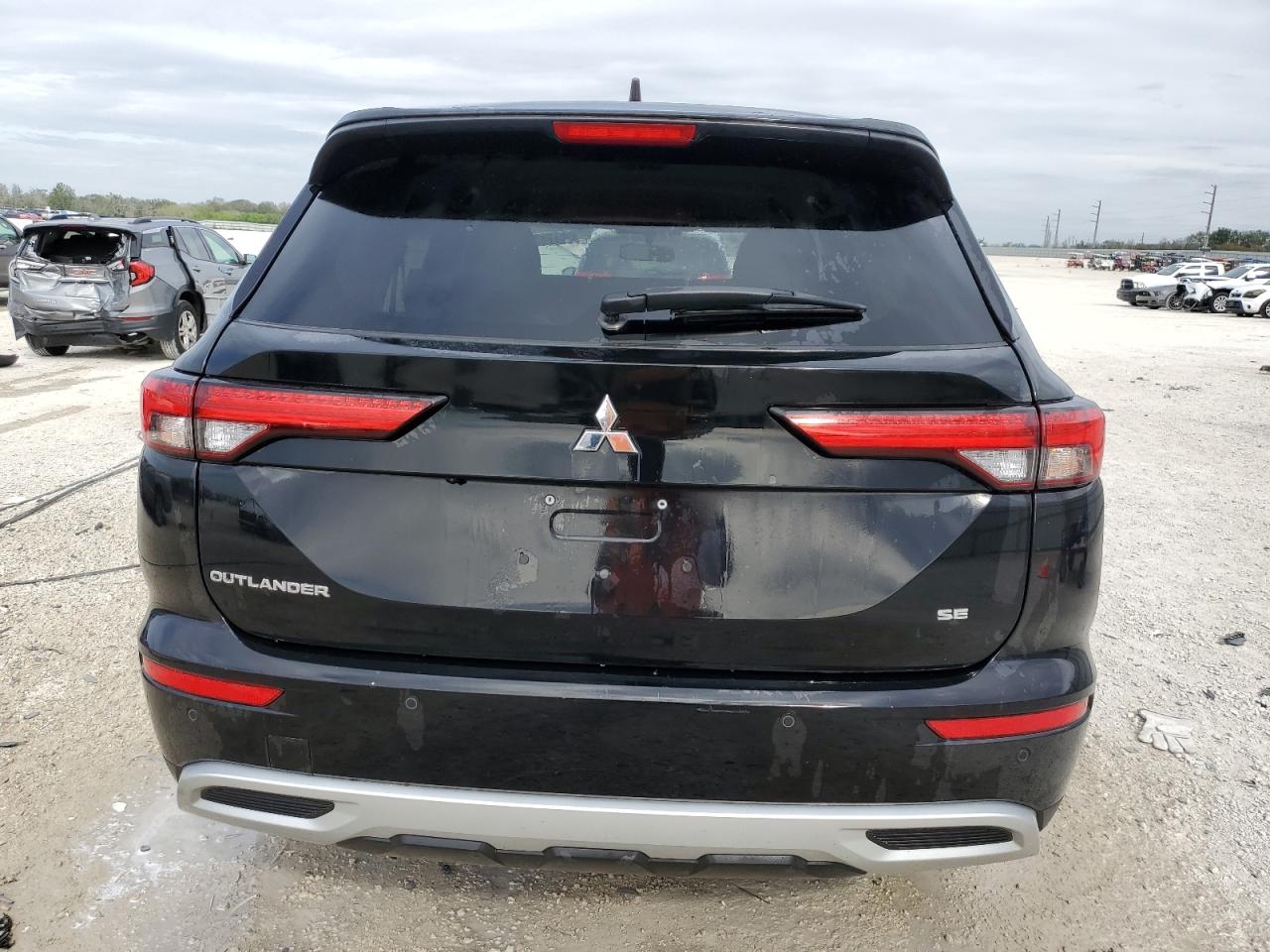 2024 MITSUBISHI OUTLANDER BLACK - Image 6