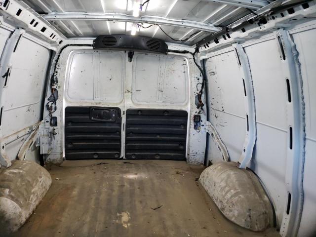2015 Chevrolet EXPRESS - Image 10