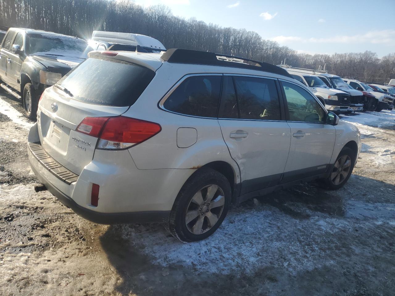 2011 SUBARU OUTBACK - Image 3