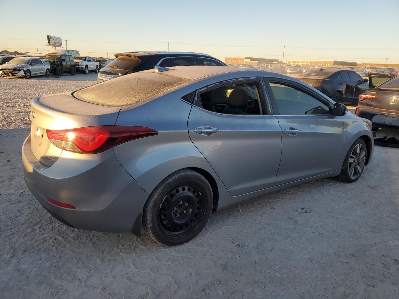 2015 Hyundai Elantra - Image 3