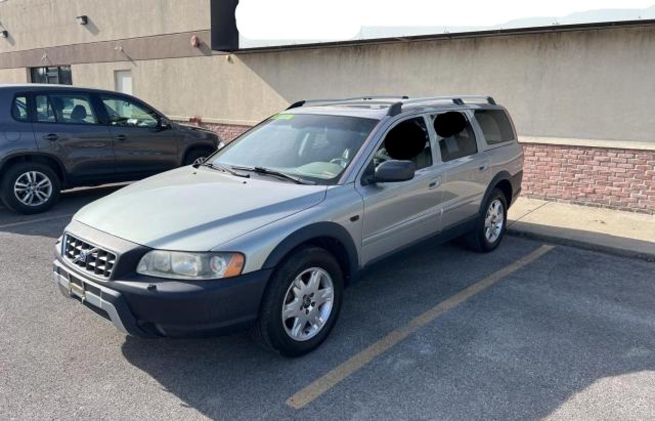 2005 VOLVO XC70 SILVER - Image 2