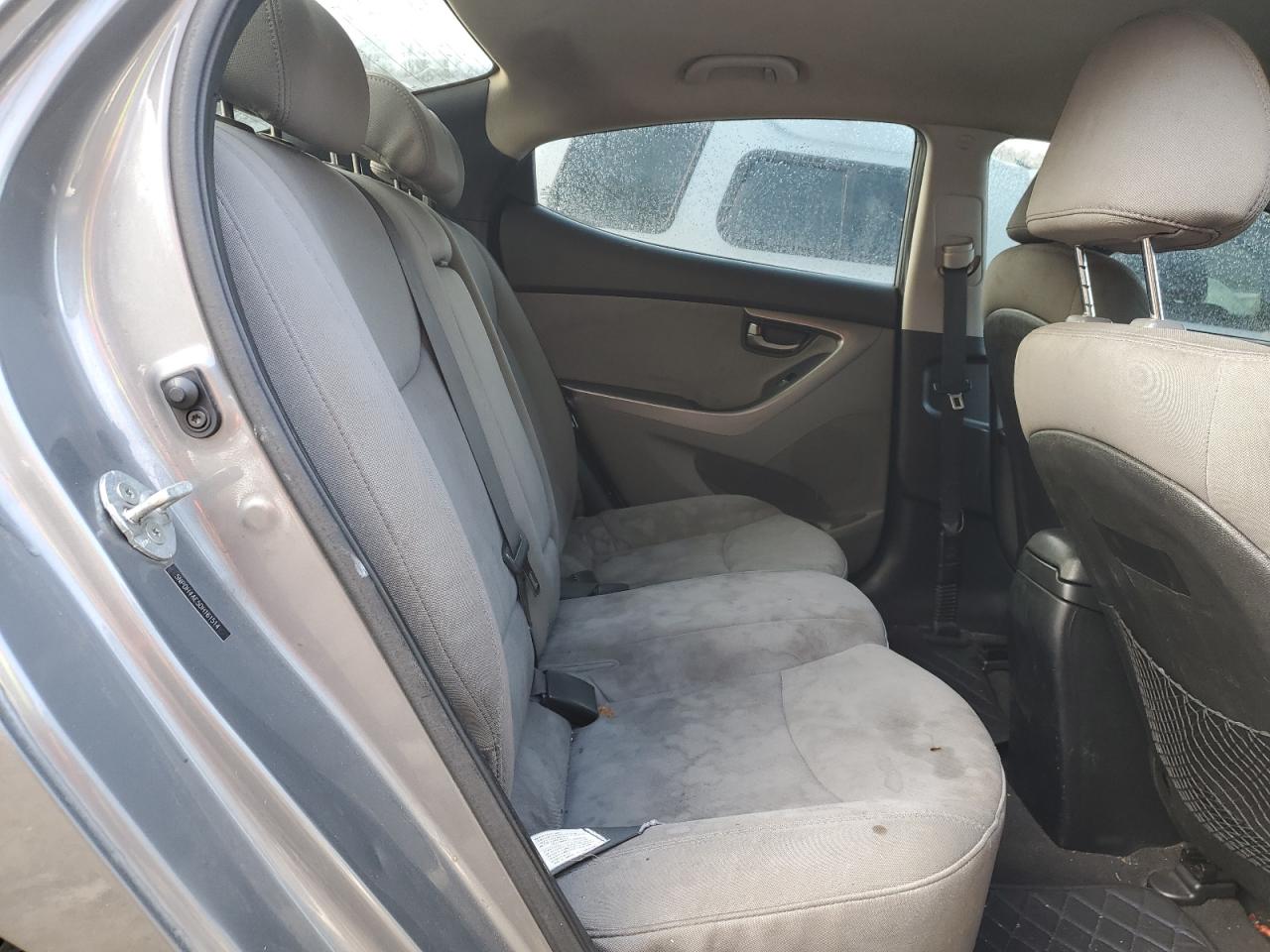2013 Hyundai Elantra - Image 10