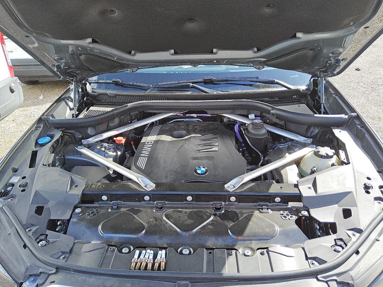 2025 BMW X5 - Image 8