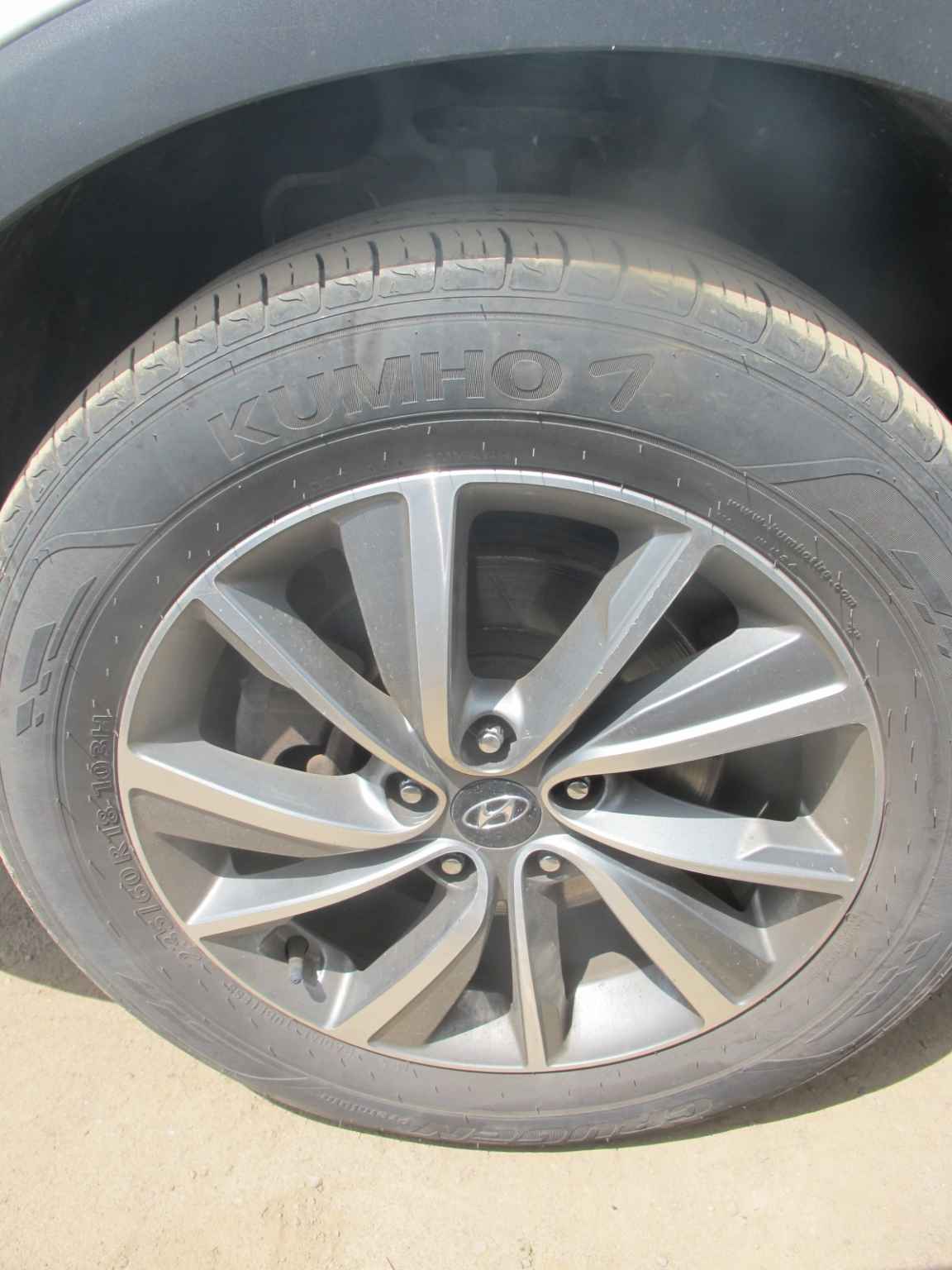 2019 Hyundai Santa Fe - Image 15