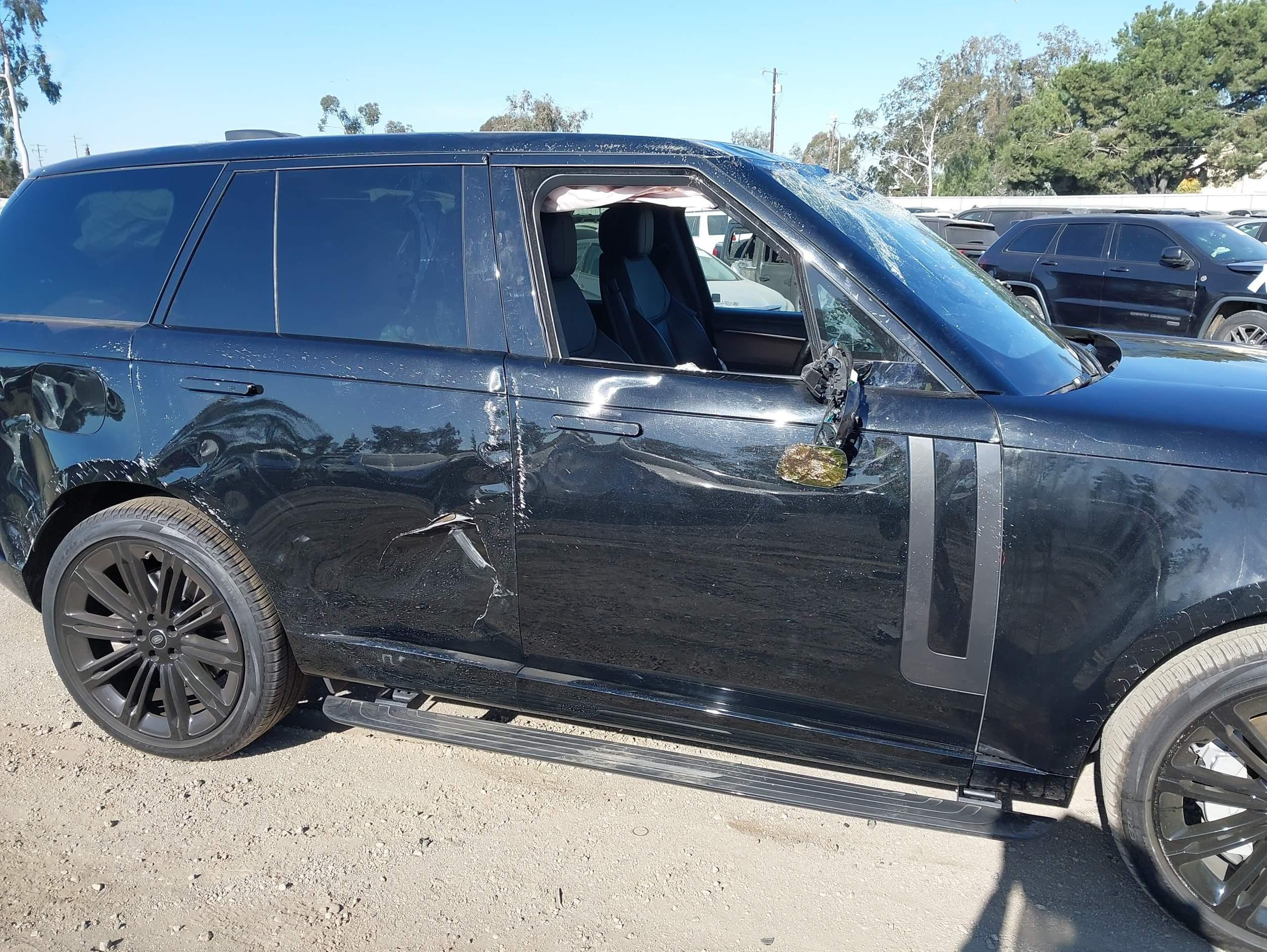 2024 Land Rover Range Rover Vogue - Image 9