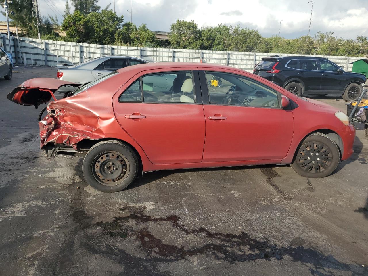 2009 TOYOTA YARIS RED - Image 3