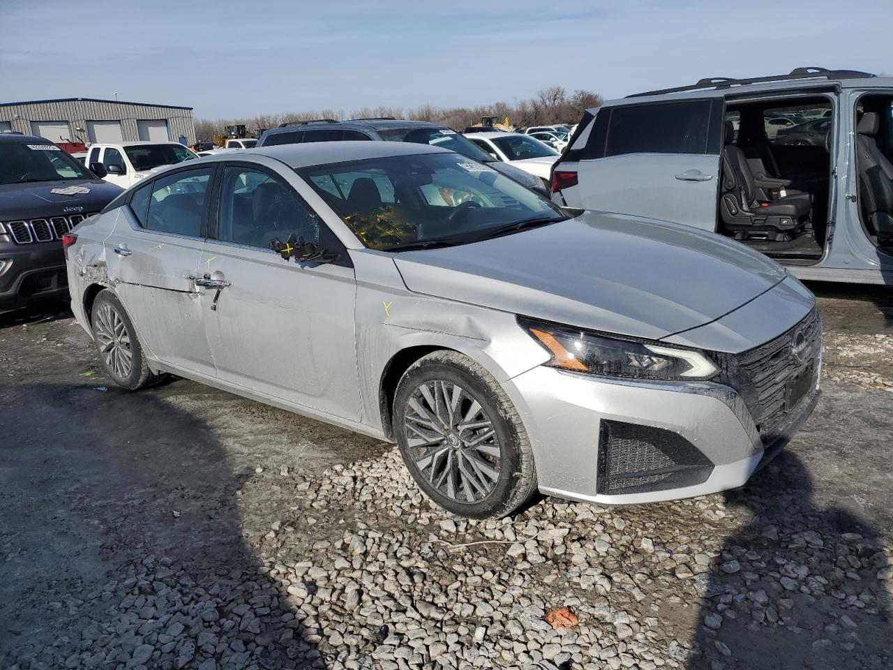 2024 Nissan Altima - Image 4