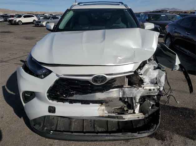 2022 Toyota Highlander - Image 5