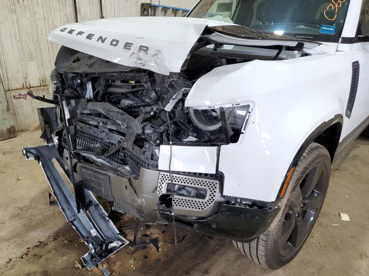 2022 Land Rover Defender 110 X-DYNAMIC HSE - Image 9