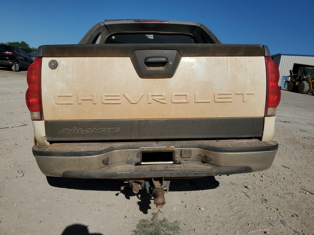 2005 CHEVROLET AVALANCHE WHITE - Image 6