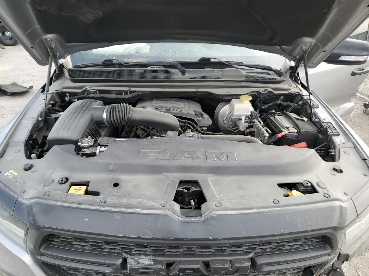 2021 RAM 1500 SILVER - Image 11