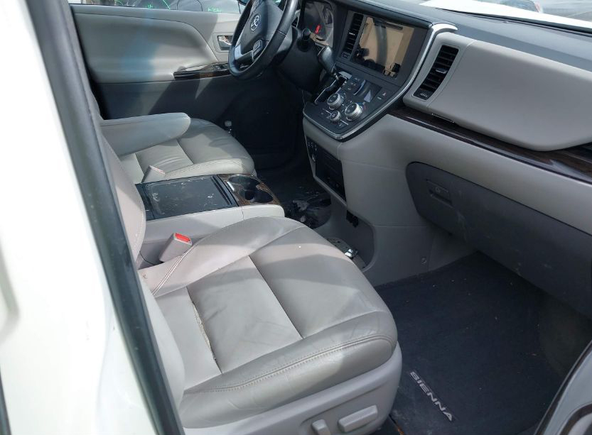 2014 Toyota Sienna XLE LIMITED - Image 6