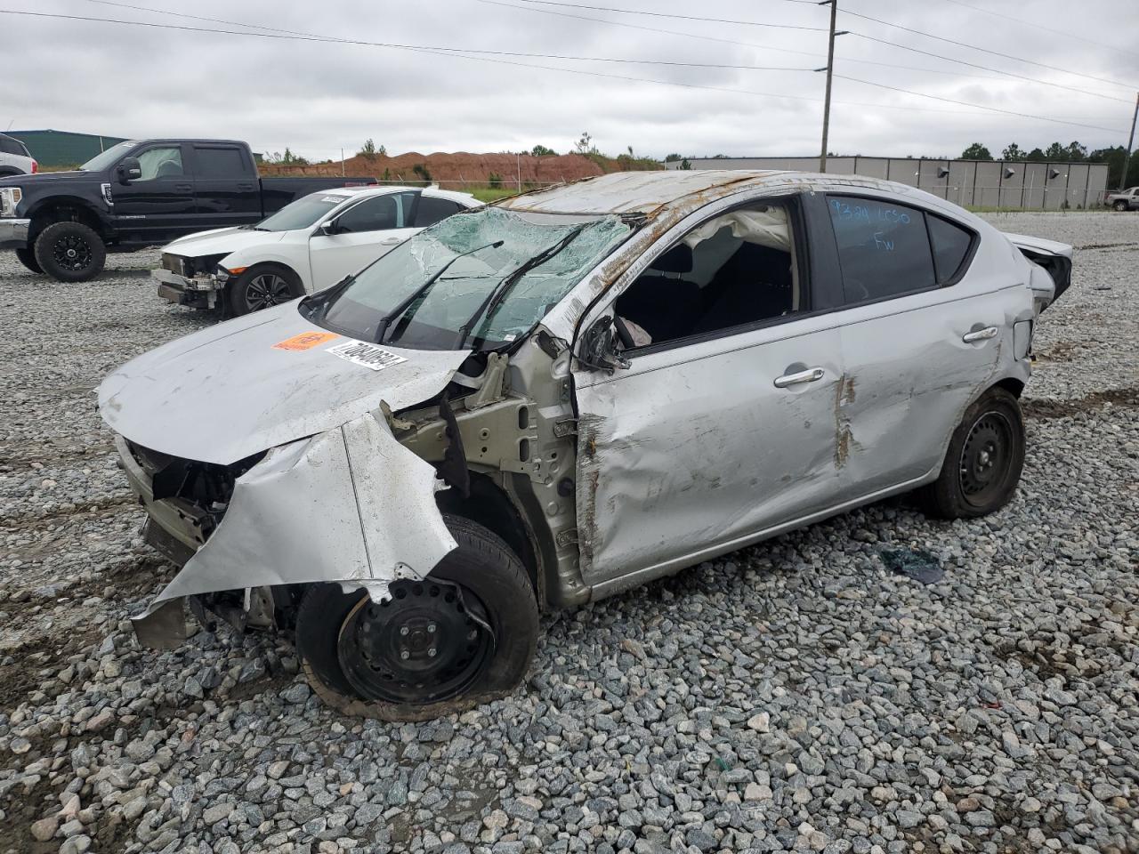 NISSAN VERSA