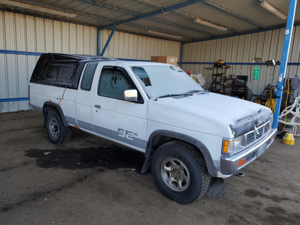 1993 NISSAN TITAN WHITE - Image 4