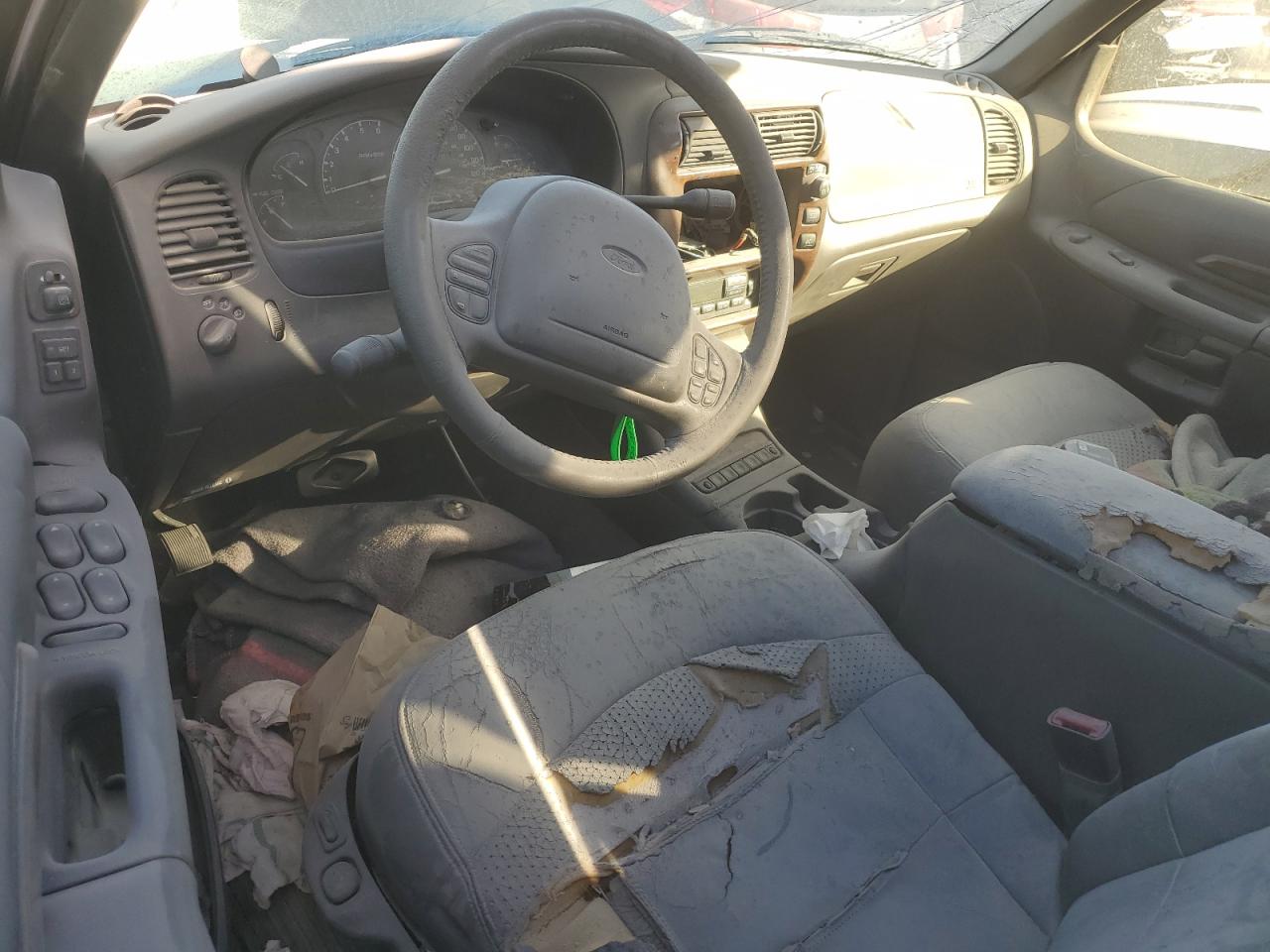 2001 Ford Explorer - Image 8