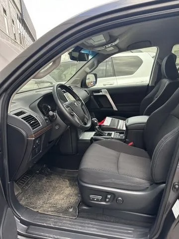 2025 Toyota Land Cruiser Prado - Image 5