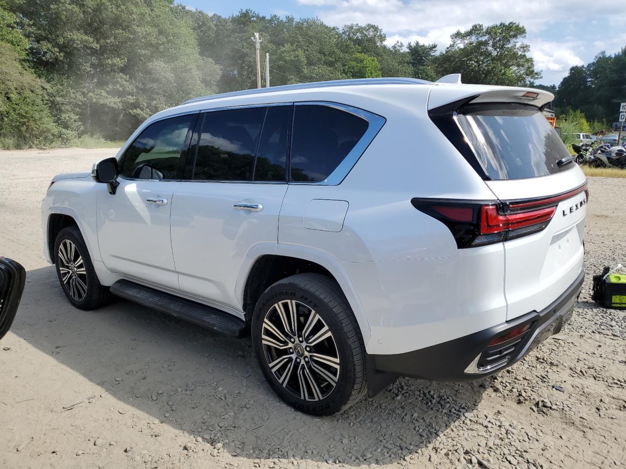 2025 Lexus LX600 - Image 3