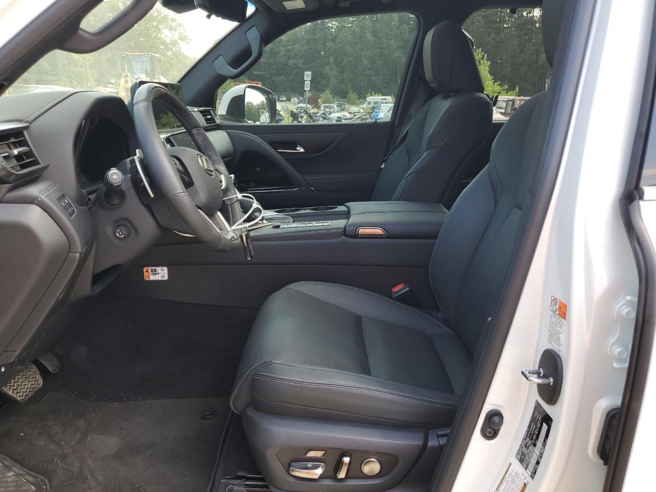 2025 Lexus LX600 - Image 5