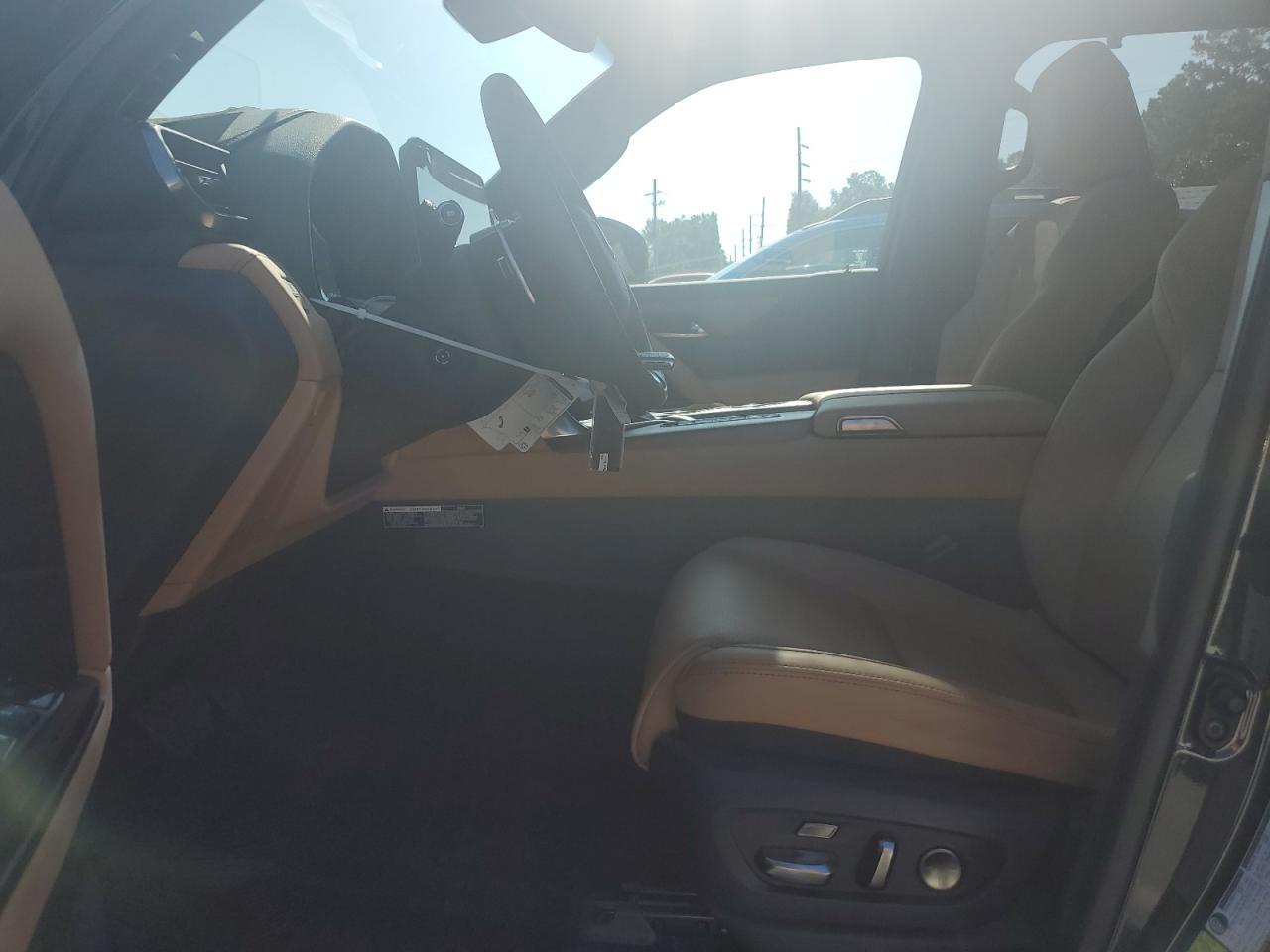 2025 Lexus LX600 - Image 5