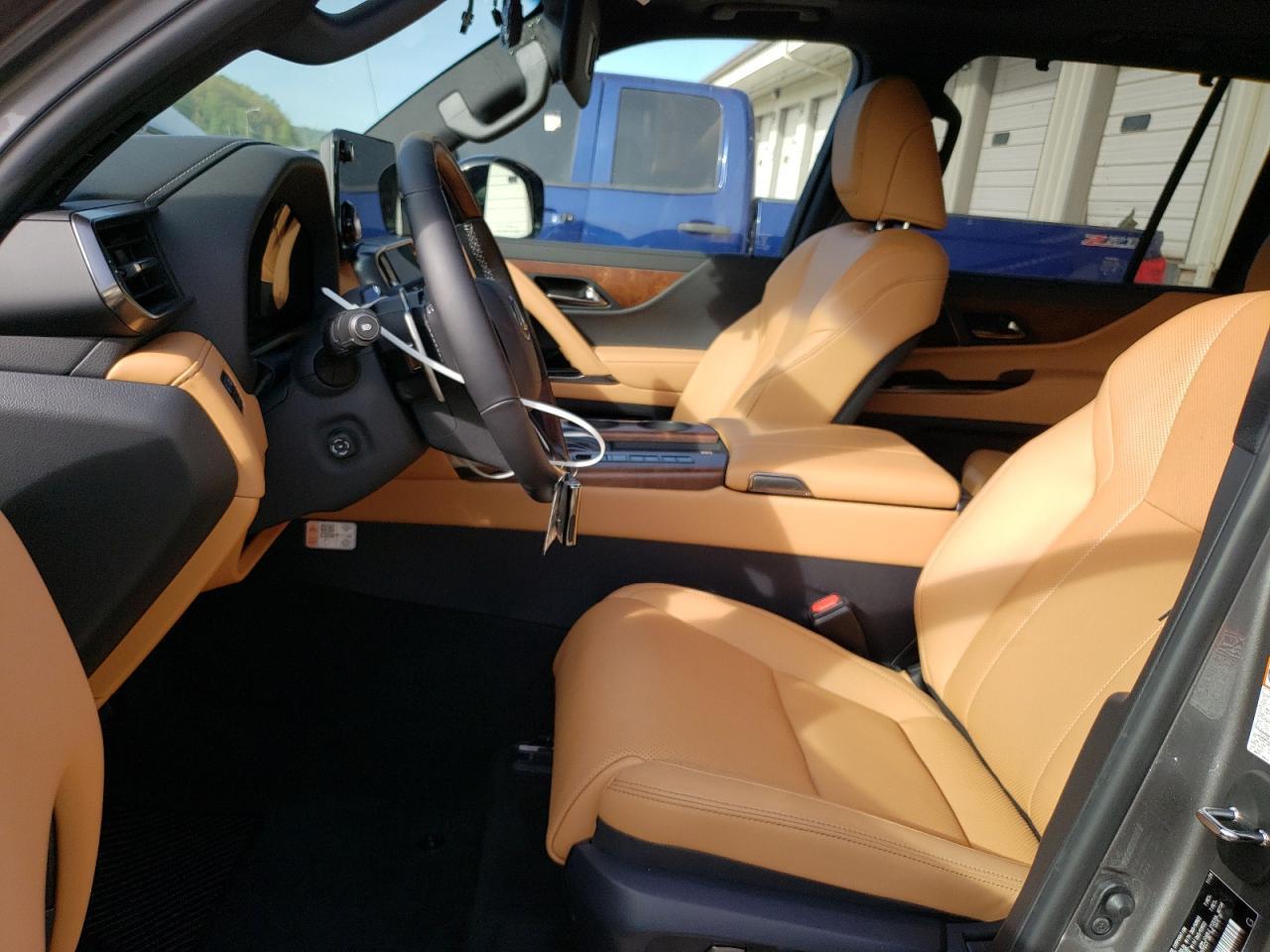 2025 Lexus LX - Image 5