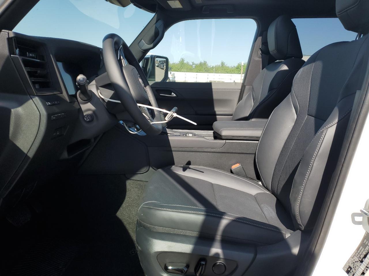 2025 Lexus GX - Image 5