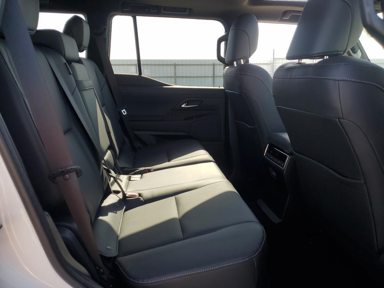 2025 Lexus GX - Image 6