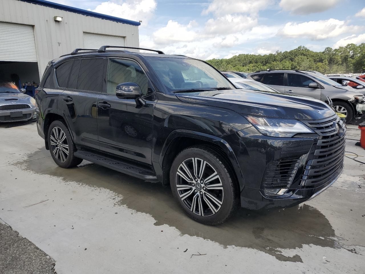 Lexus LX