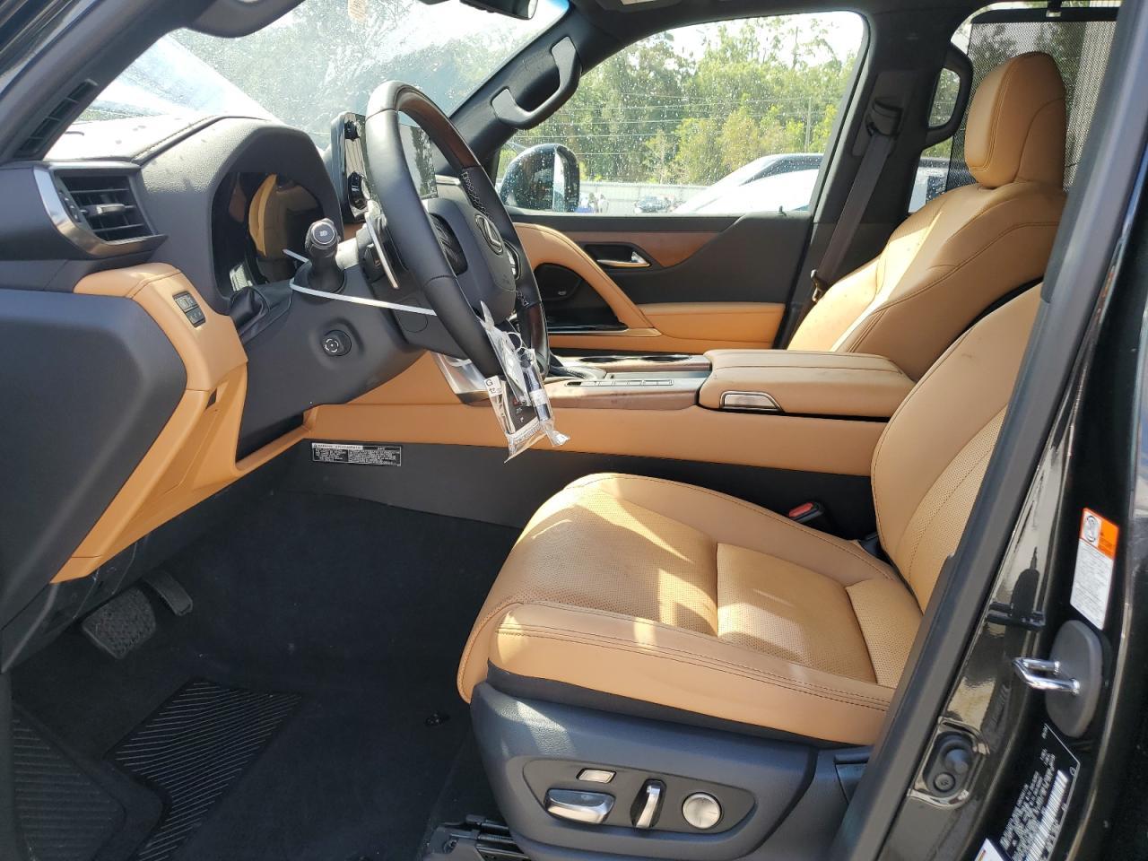 2025 Lexus LX - Image 5