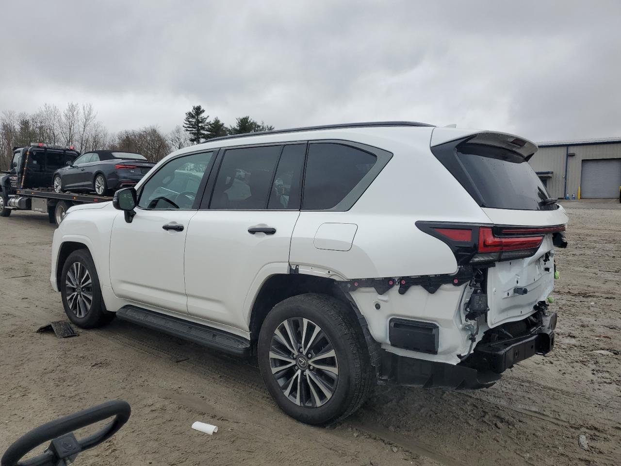 2025 Lexus LX600 - Image 3