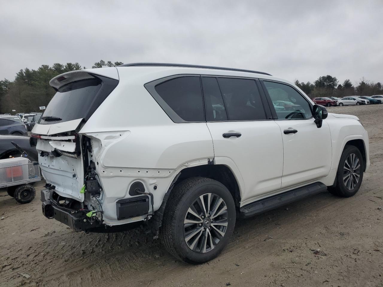 2025 Lexus LX600 - Image 4