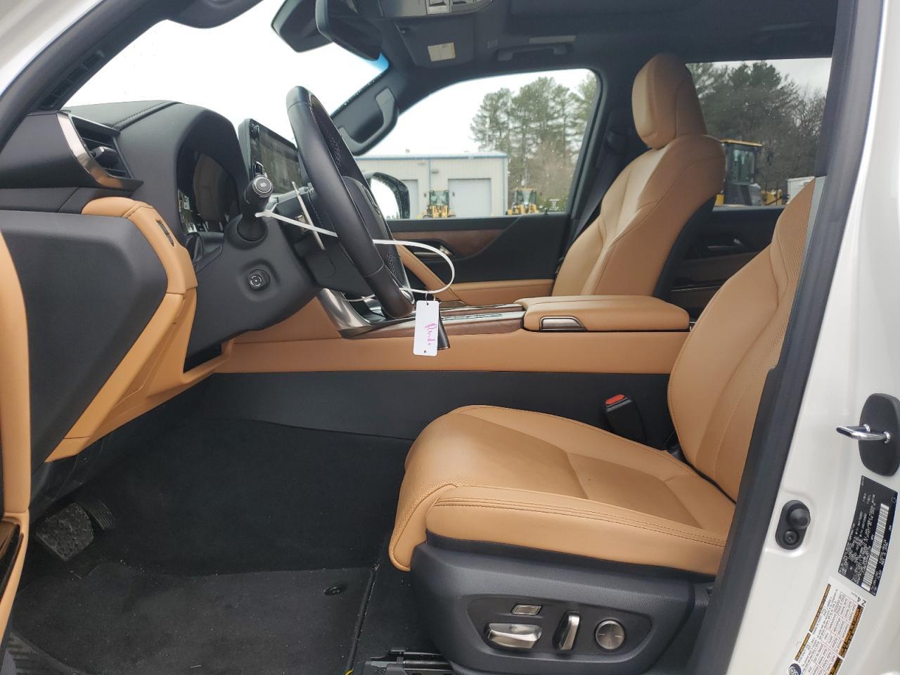 2025 Lexus LX600 - Image 5