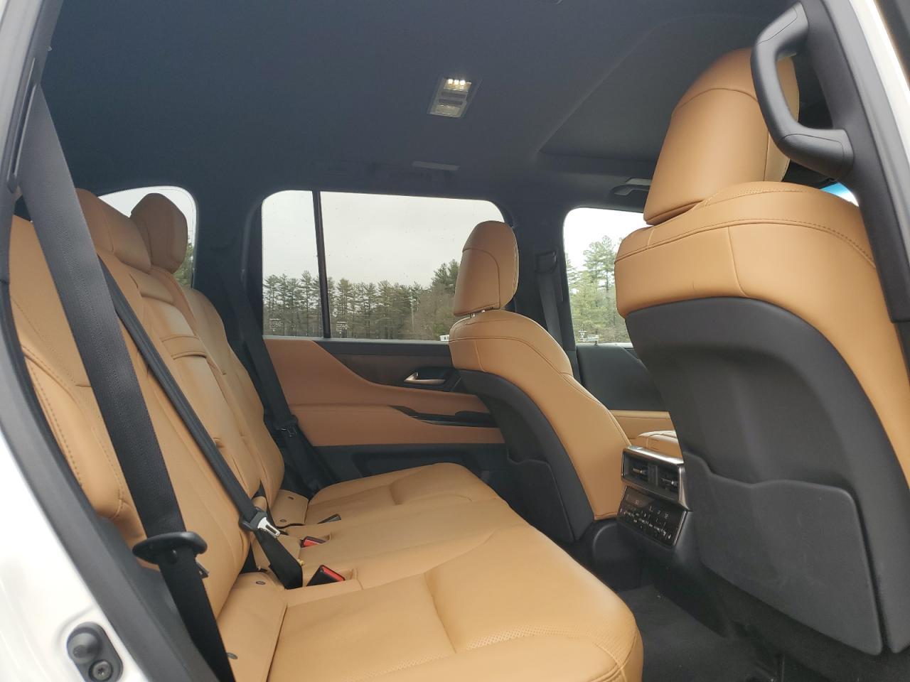 2025 Lexus LX600 - Image 7