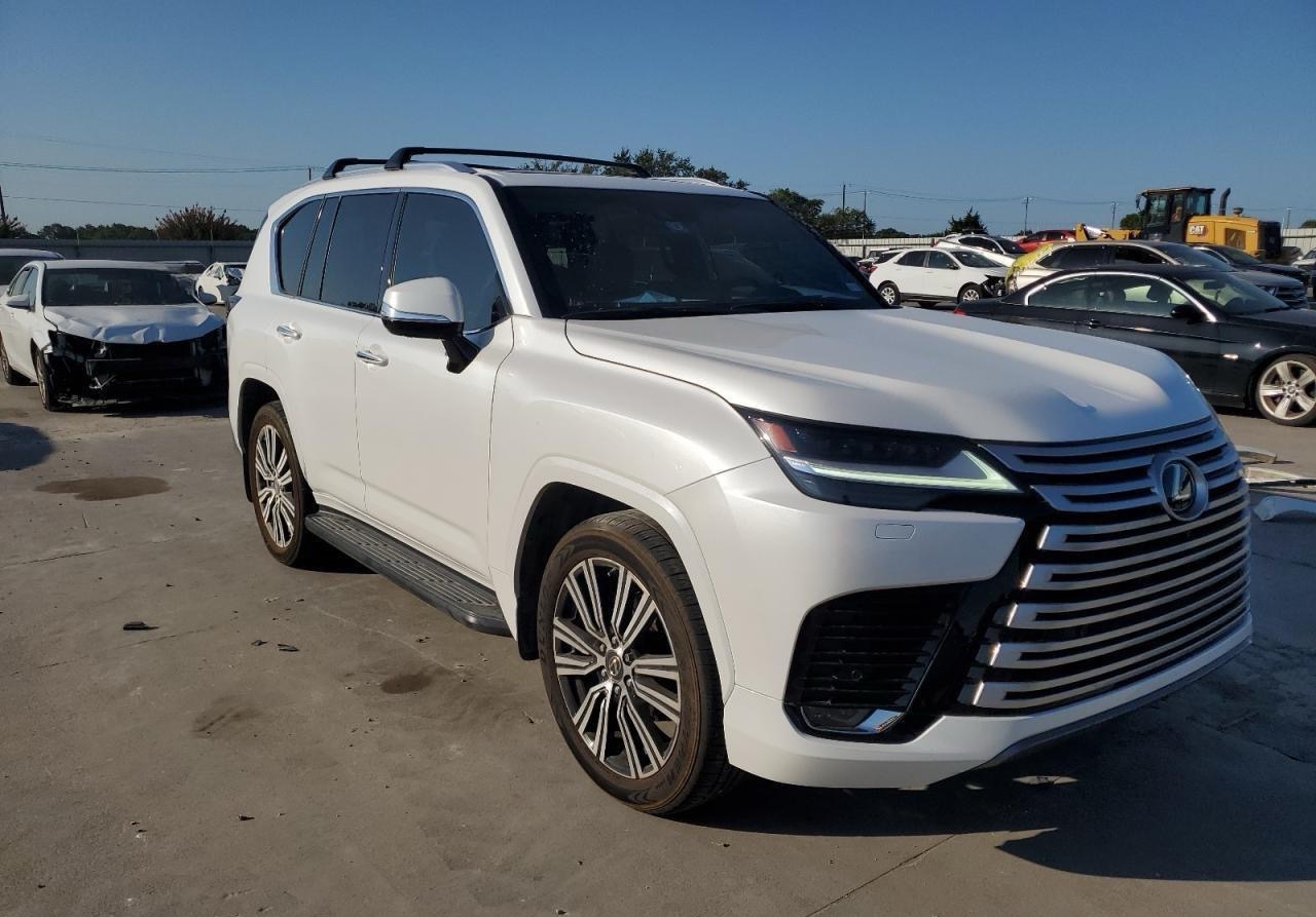 2025 Lexus LX600 - Image 2
